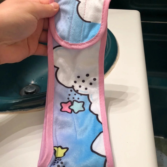 NIB THE CREME SHOP HELLO KITTY SPA HEADBAND - Picture 4 of 4